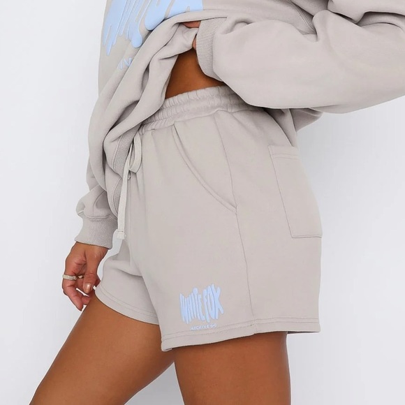 White Fox Boutique Archive 6.0 Sweatpant, Sweatshirt and Short Set - Picture 5 of 7